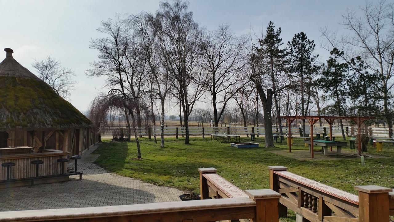 Готель Georgshof Подерсдорф-ам-Зе Екстер'єр фото